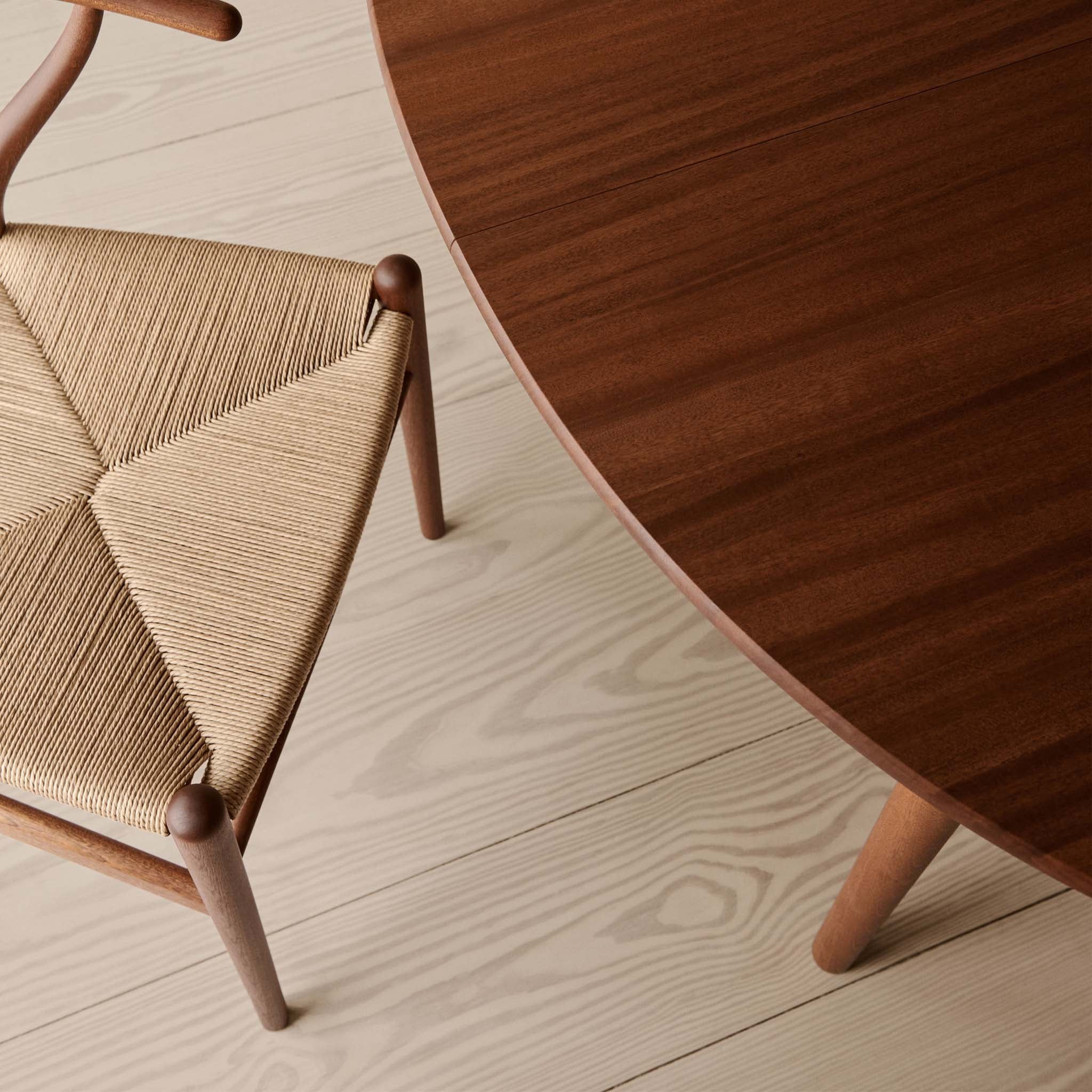 CH337 Dining Table by Carl Hansen & Søn - Image 5