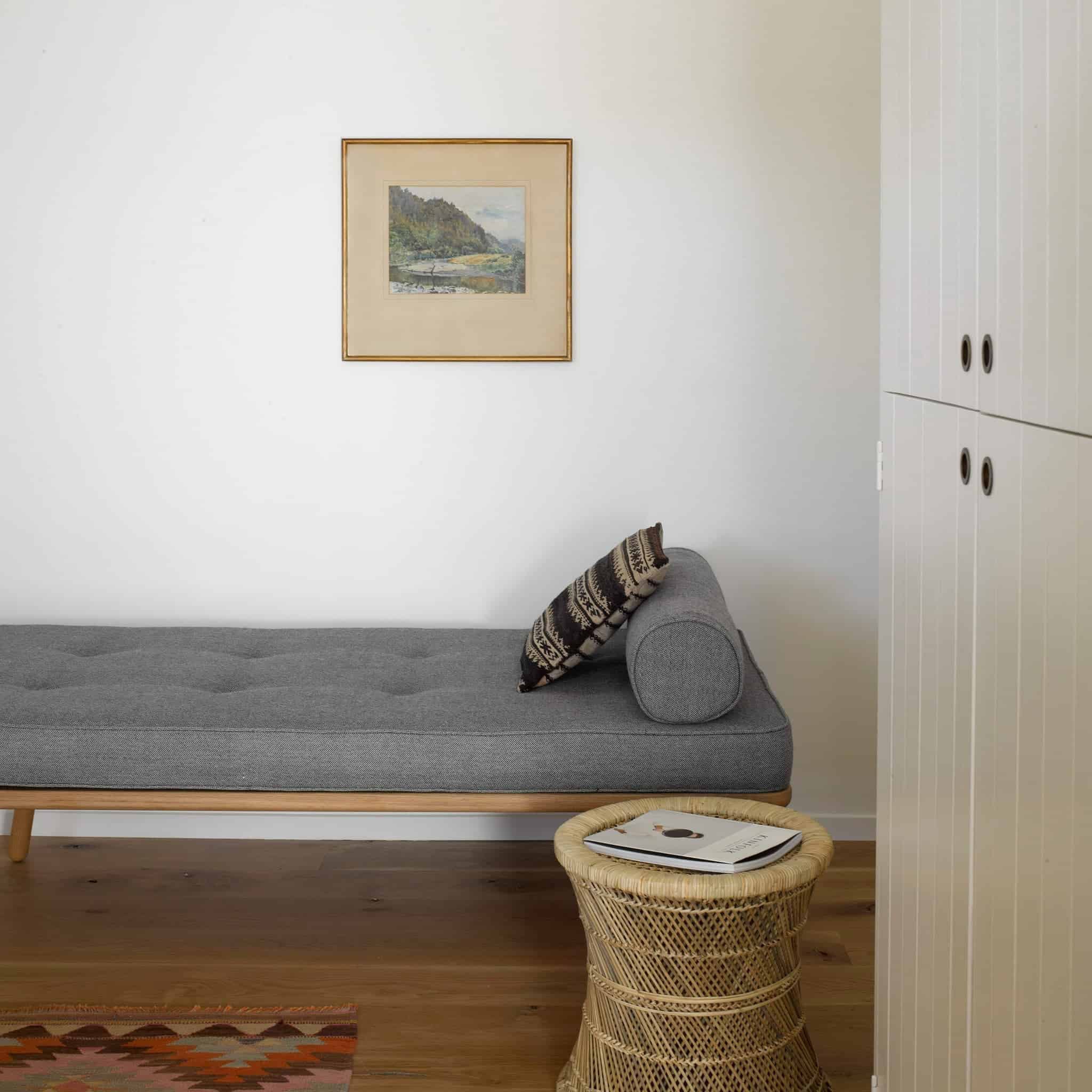 Day Bed One by Another Country - Image 3