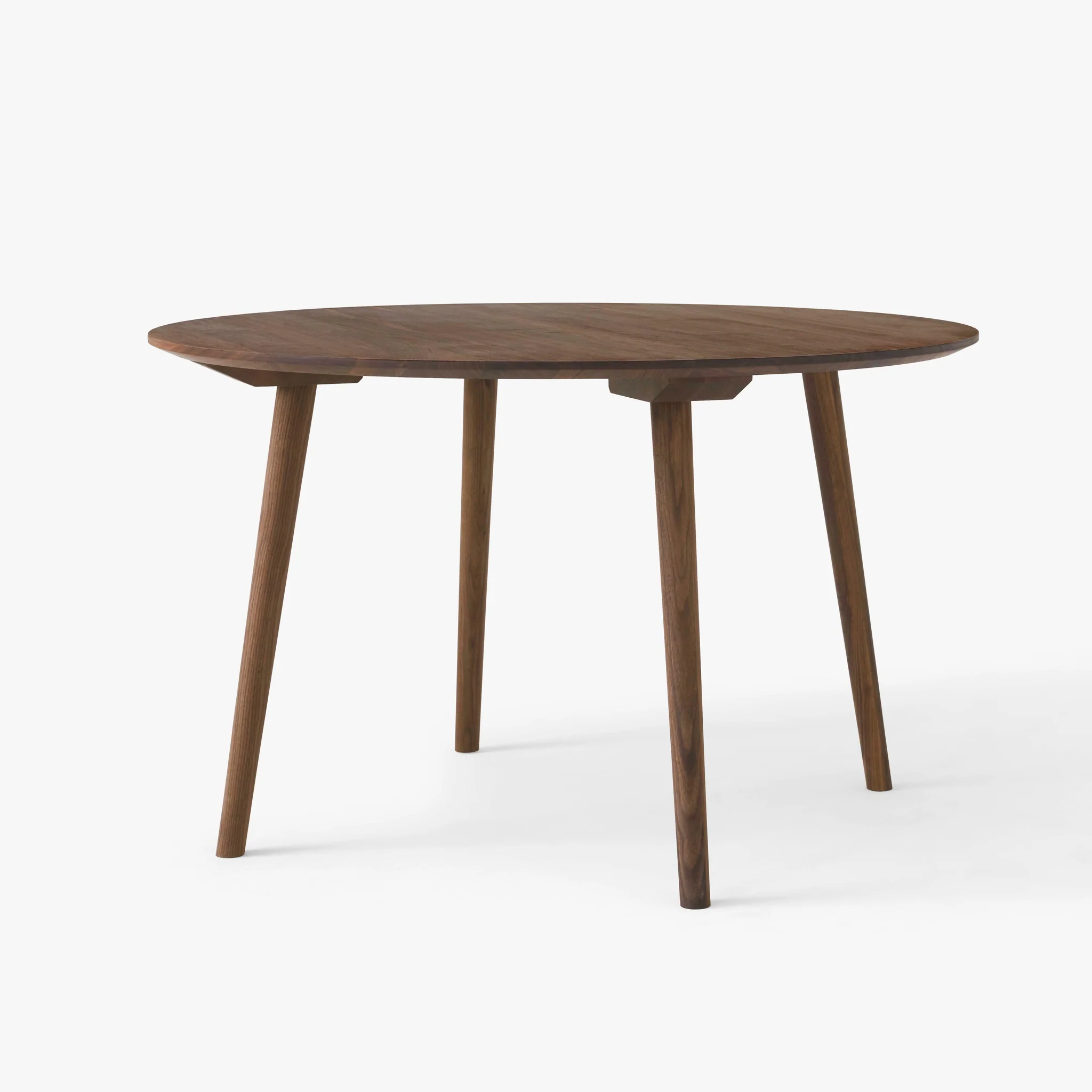 In Between Round Dining Table SK4 by &Tradition - Image 4